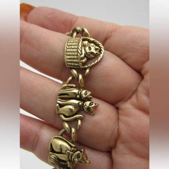 Adorable Vintage Gold Tone Kitten/Cats in Basket Gold Tone Bracelet 6.75" GUC - Picture 2 of 5